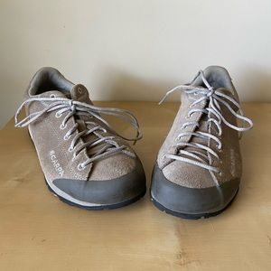 Vibram Scarpa walking hiking shoe